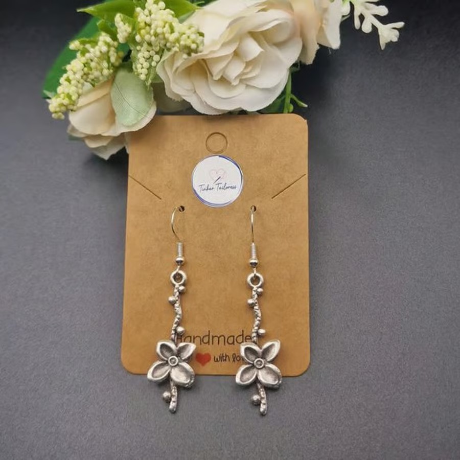 Handmade Antique Silver Daisy Filigree Drop Earrings - Image 3