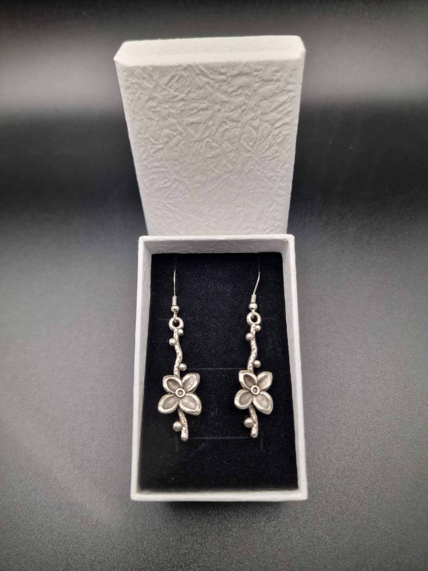 Handmade Antique Silver Daisy Filigree Drop Earrings - Image 2